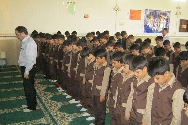 اقامه نماز جماعت در ۶۵ هزار مدرسه سراسر کشور