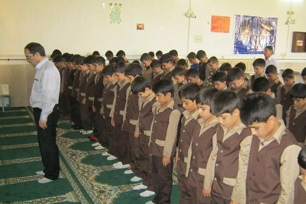 اقامه نماز جماعت در ۶۵ هزار مدرسه سراسر کشور