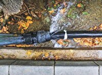 هدررفت آب در شبکه‌های توزیع و انشعابات حدود ۱۵‌درصد است