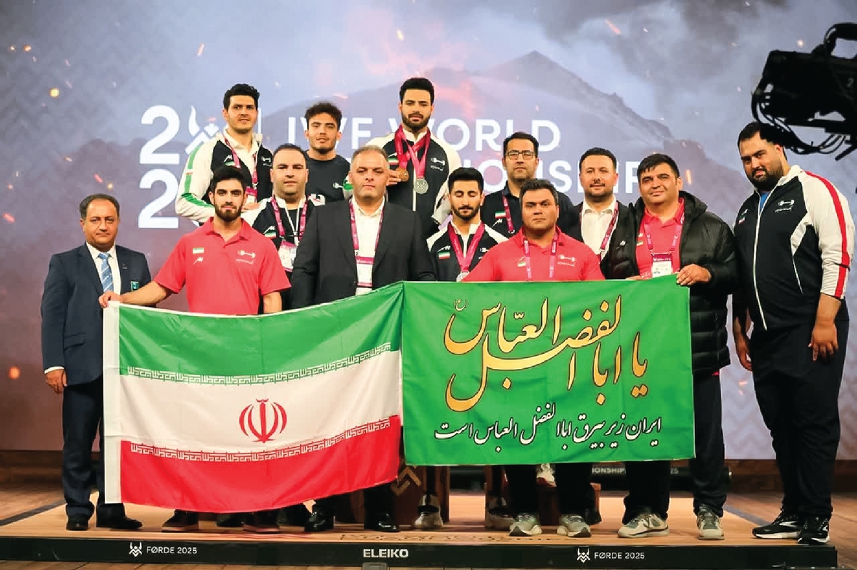 درخشش طلا و نقره جهان بر گردن پولادمردان جوان