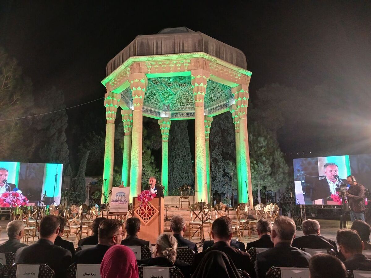 آیین رسمی یادروز حافظ شیرازی با حضور وزرا و مقامات ارشد آغاز شد