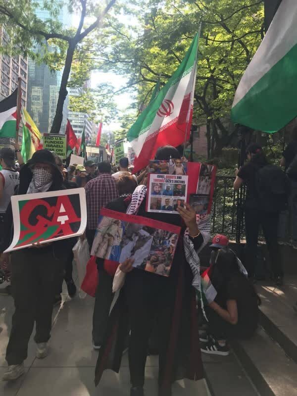 تظاهرات در نیویورک با پرچم ایران؛ «تهدید، ترور، و تحریم را متوقف کنید»