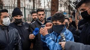 برادر امیرمحمد: پدرم قصاص قاتل را برای بررسی پشیمانی تعلیق کرد