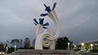 مجسمه تعاملی «پیوند مهرگان» رونمایی شد/ اثری که هویت بصری شهر‌ها را متمایز می‌کند