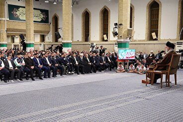 رهبر انقلاب: رئیس جمهور آمریکا به جای دخالت در امور دیگر کشورها، اگر توانایی دارد تظاهرات مردم این کشور را متوقف کند
