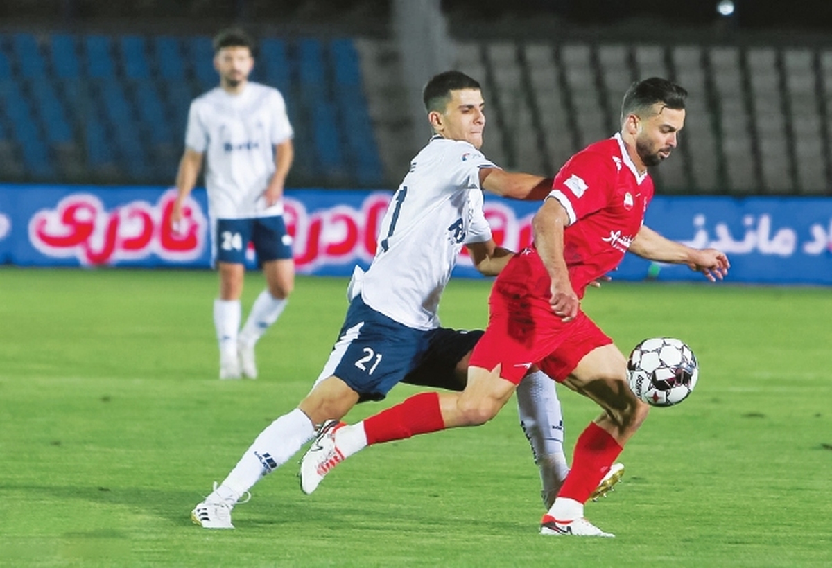 هوادار پرسپولیس  علیه درویش