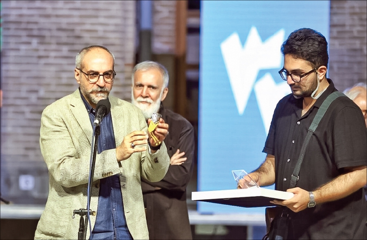 هنرمند مسئول حفظ هویت ایرانی است