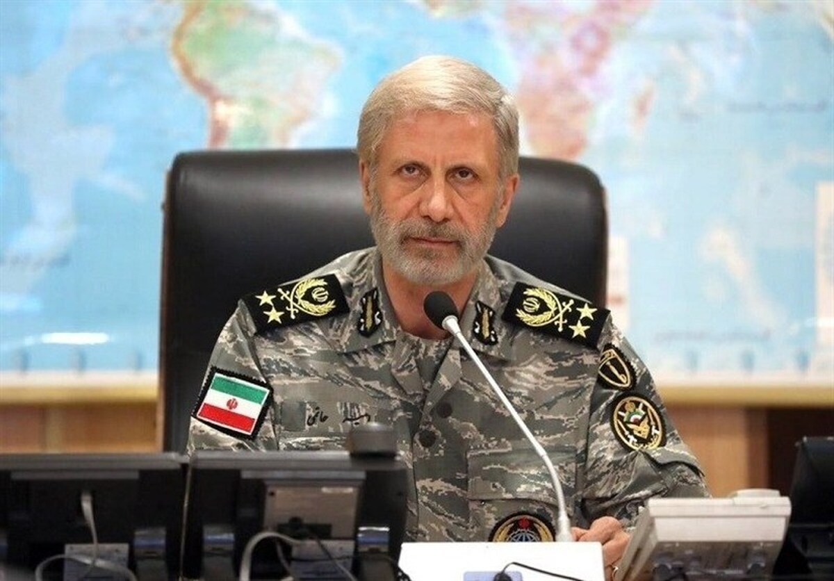  سرلشکر حاتمی: دشمن را زیر نظر داریم/ با هر اشتباه او به شدت برخورد می‌کنیم