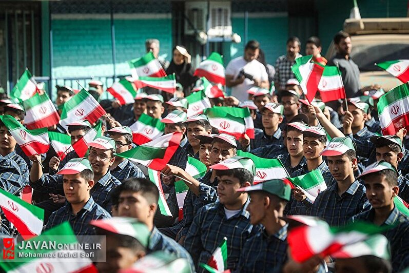آیین نواختن زنگ ایثار و مقاومت در مدارس