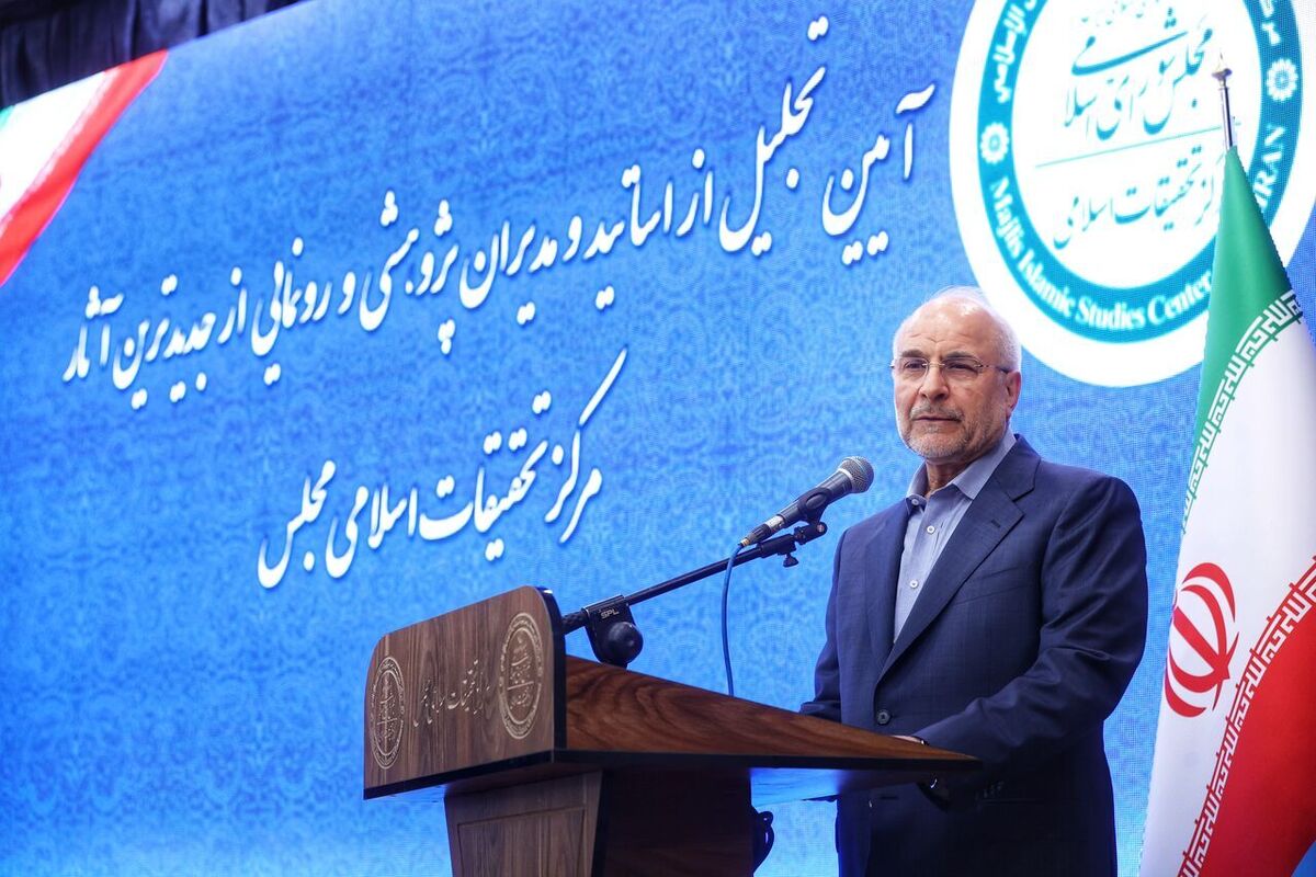 مرکز تحقیقات اسلامی قم سیاست‌گذاری‌ها را به زبان حوزه ترجمه کند