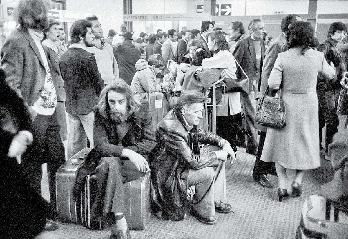 میهمانان ناخوانده مردم که کارگزاران وابستگی و تحقیر بودند