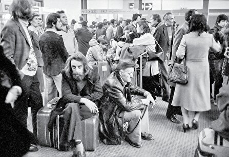 میهمانان ناخوانده مردم که کارگزاران وابستگی و تحقیر بودند