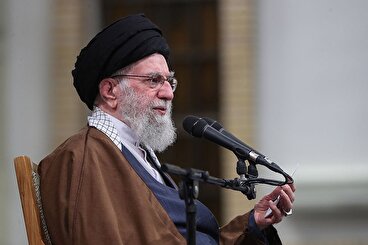 رهبر انقلاب: اینکه بگوییم چرا سفارت آمریکا را تسخیر کردند و مشکل ما با آمریکا از ۱۳ آبان آغاز شد، حرف دقیقی نیست