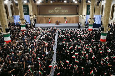 رهبر انقلاب: همکاری با ایران با ادامه پشتیبانی آمریکا از رژیم ملعون صهیونیستی و وجود پایگاه‌های نظامی و دخالت در منطقه، امکان‌پذیر نیست