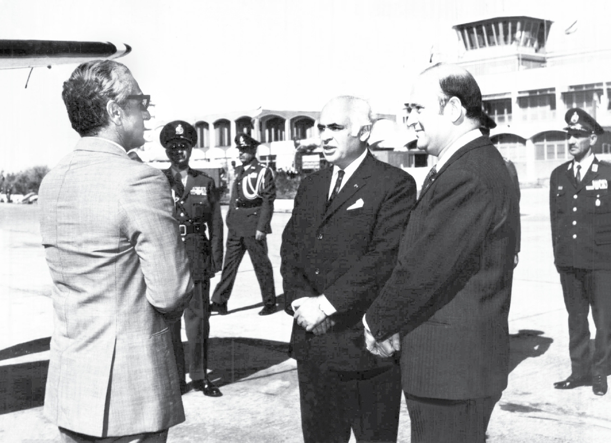 «بی‌ادبی» در جامعه ادبی ایران