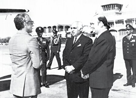 «بی‌ادبی» در جامعه ادبی ایران