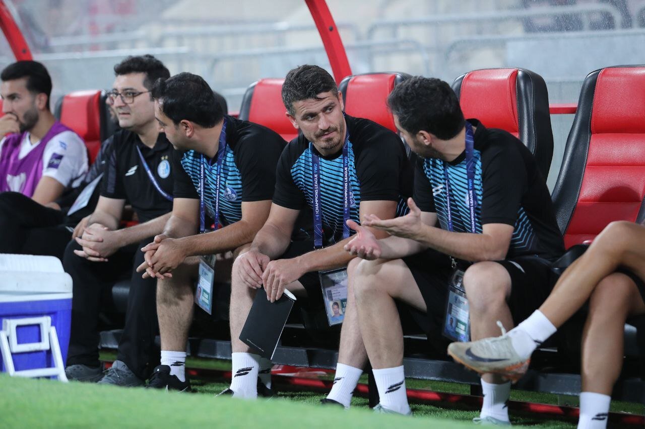 وریا غفوری روی نیمکت استقلال در آسیا نشست وریا غفوری روی نیمکت استقلال در آسیا نشست