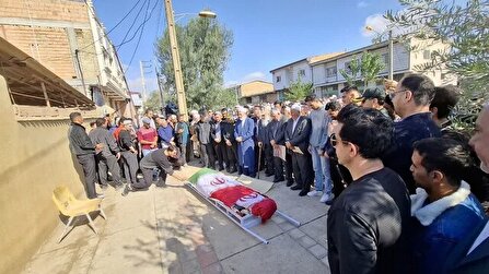 تشییع پیکر صابر کاظمی در زادگاهش آق‌قلا/ بدرقه قهرمان در میان اندوه مردم