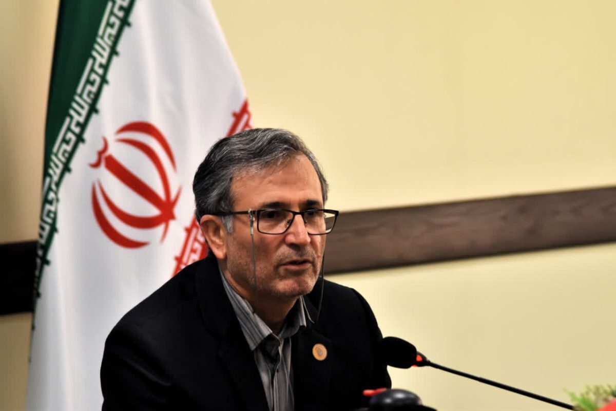 در هیچ کشوری سه دانشگاه در یک شهر، یک رشته را ارائه نمی‌دهند