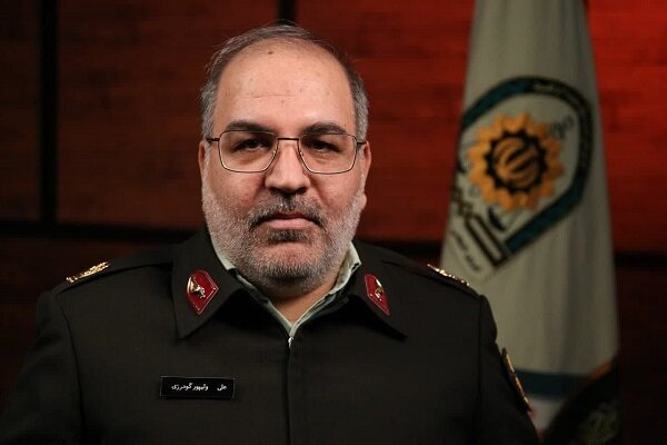 سارق حرفه‌ای خودرو‌های بنز در شمال تهران دستگیر شد