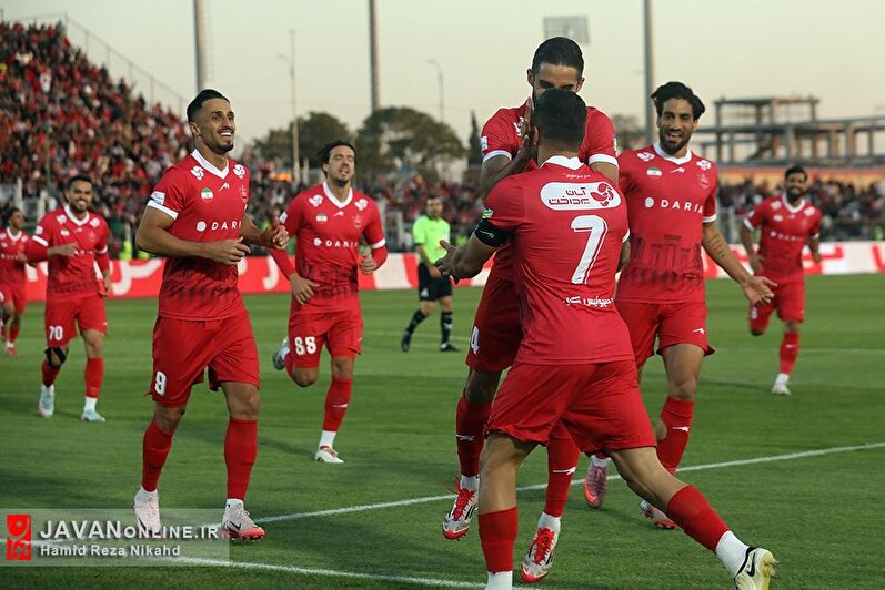 دیدار تیم های فوتبال پرسپولیس و استقلال خوزستان