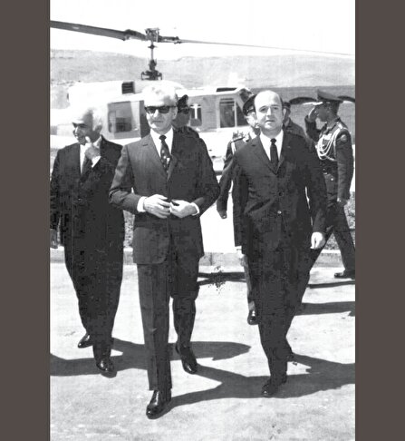 بیماری، مظلوم‌نمایی و توطئه انگاری بهانه‌های هوشنگ برای نطق عذرخواهی شاه