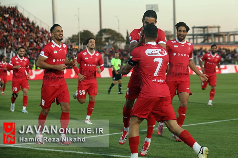 دیدار تیم های فوتبال پرسپولیس و استقلال خوزستان