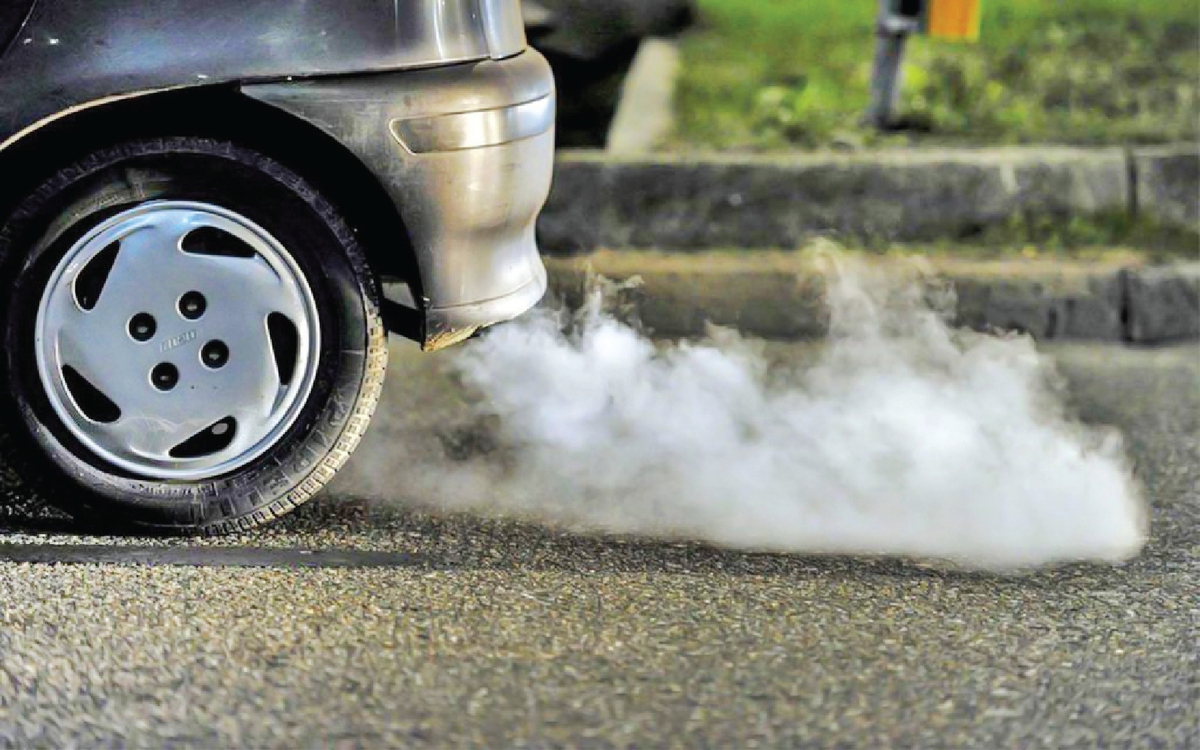 آلودگی هوا معادل هزینه سلامت کل کشور خرج می‌تراشد