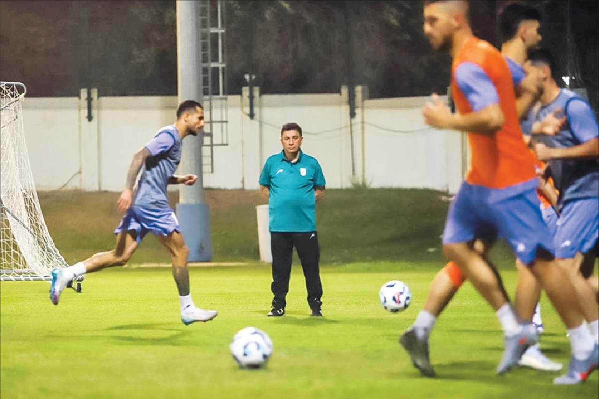 قلعه‌نویی و شاگردانش مقابل تیمی با ۲۶ لژیونر!