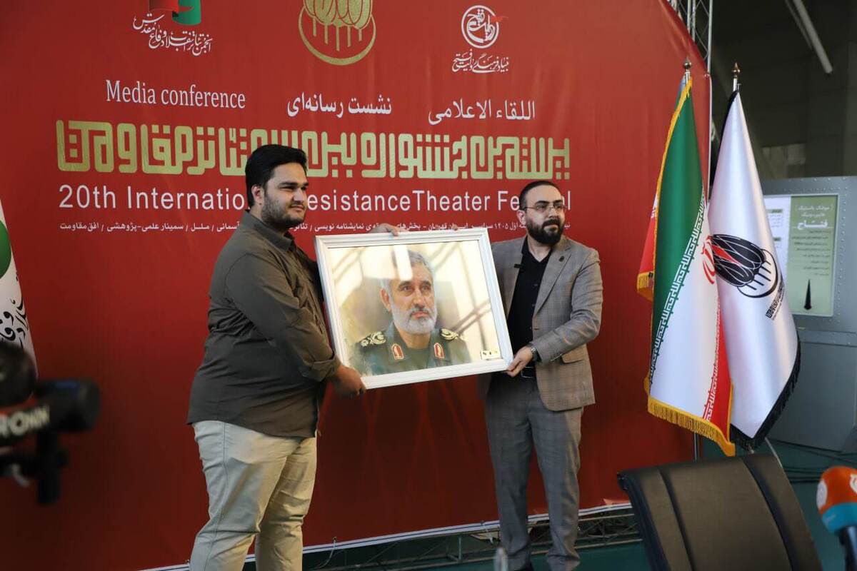 نشست رسانه‌ای جشنواره مقاومت با تجلیل از خانواده شهید حاجی‌زاده انجام شد