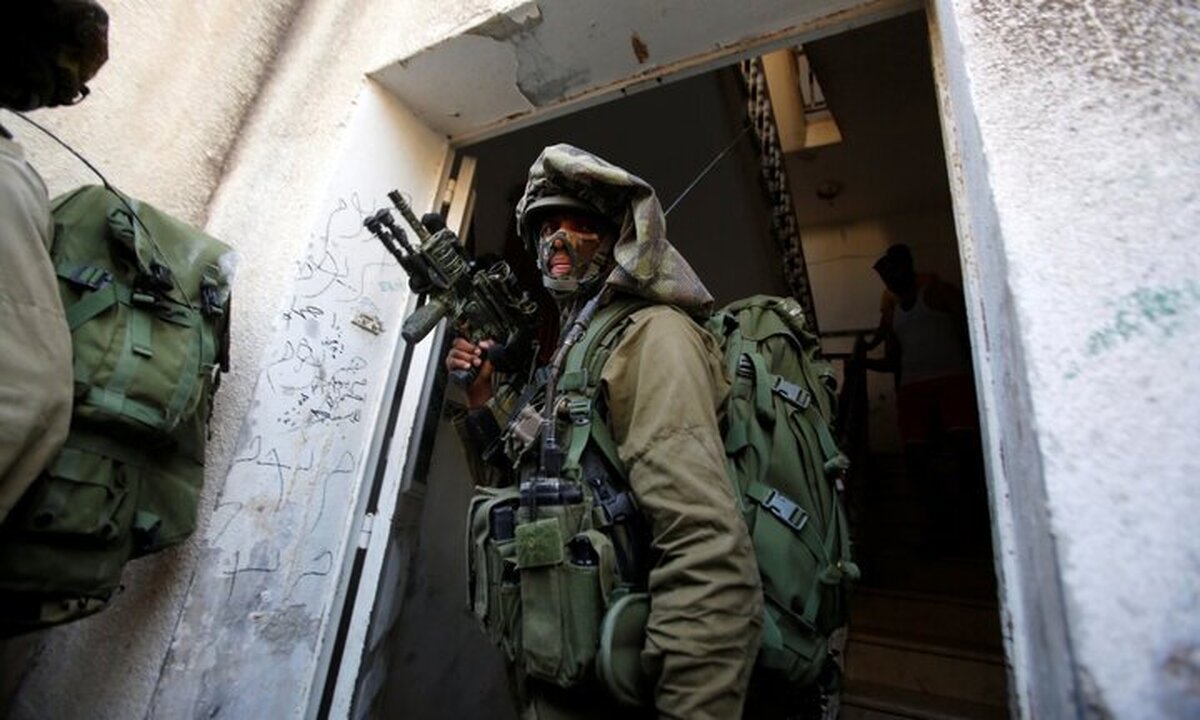 یورش نظامیان صهیونیست به الخلیل و بازداشت جوانان فلسطینی