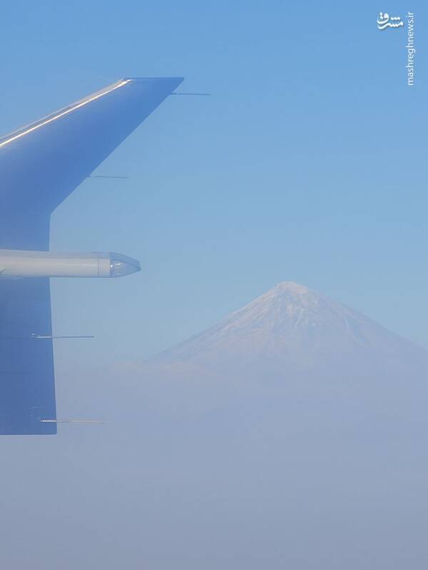 قله دماوند ایستاده در غبار