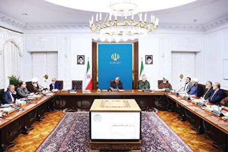 پزشکیان: حجاب را باید از دستگاه‌های دولتی آغاز کنیم