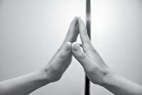 قهرمان در آیینه