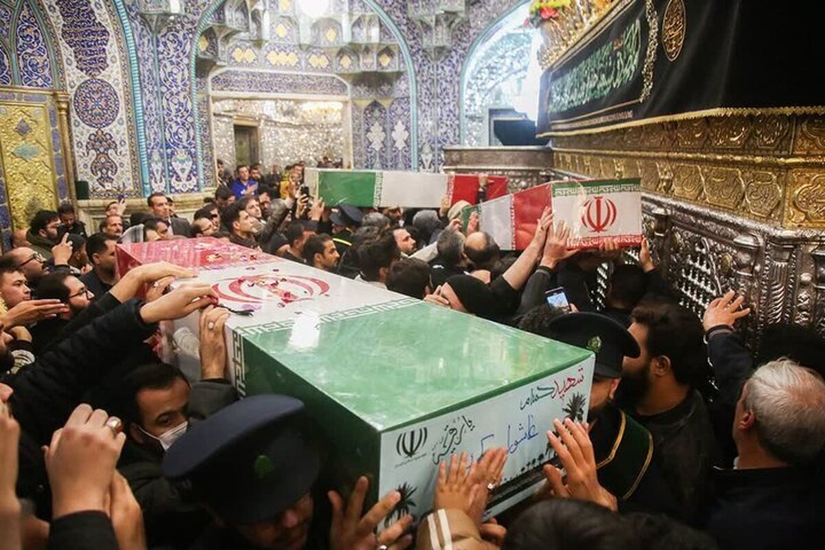 طواف پیکر‌های هفت شهید گمنام در حرم حضرت معصومه (س)