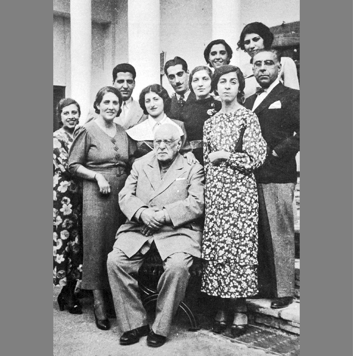 پدر در برابر رضاخان احتیاط می‌کرد، اما فرزندش بی‌پروایی می‌نمود!