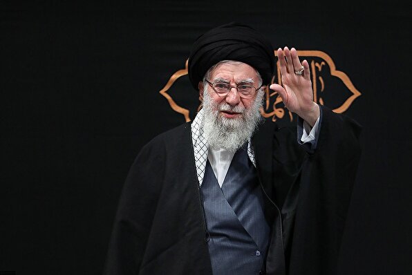 نگاه متفاوتی به اولین شب مراسم عزاداری شهادت حضرت زهرا(س) با حضور رهبر انقلاب