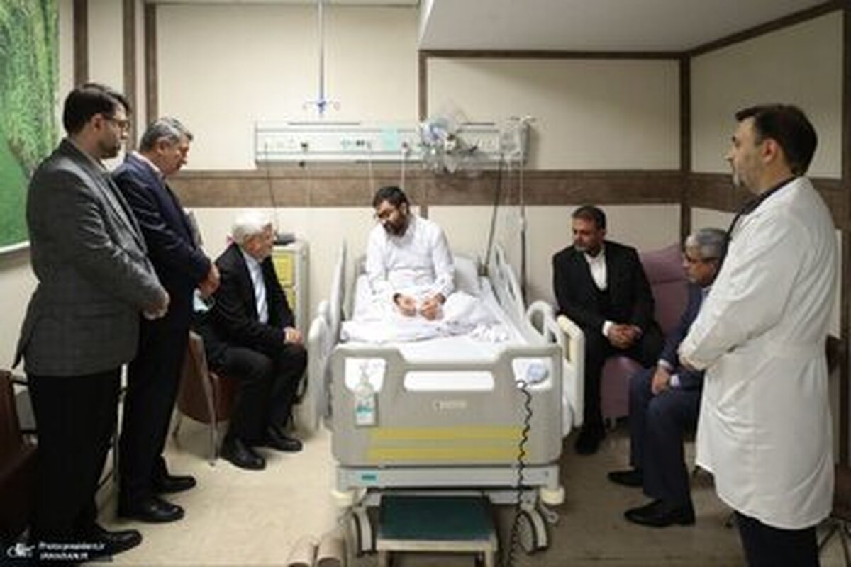 گریه معاون پزشکیان در آغوش محمدرضا عارف