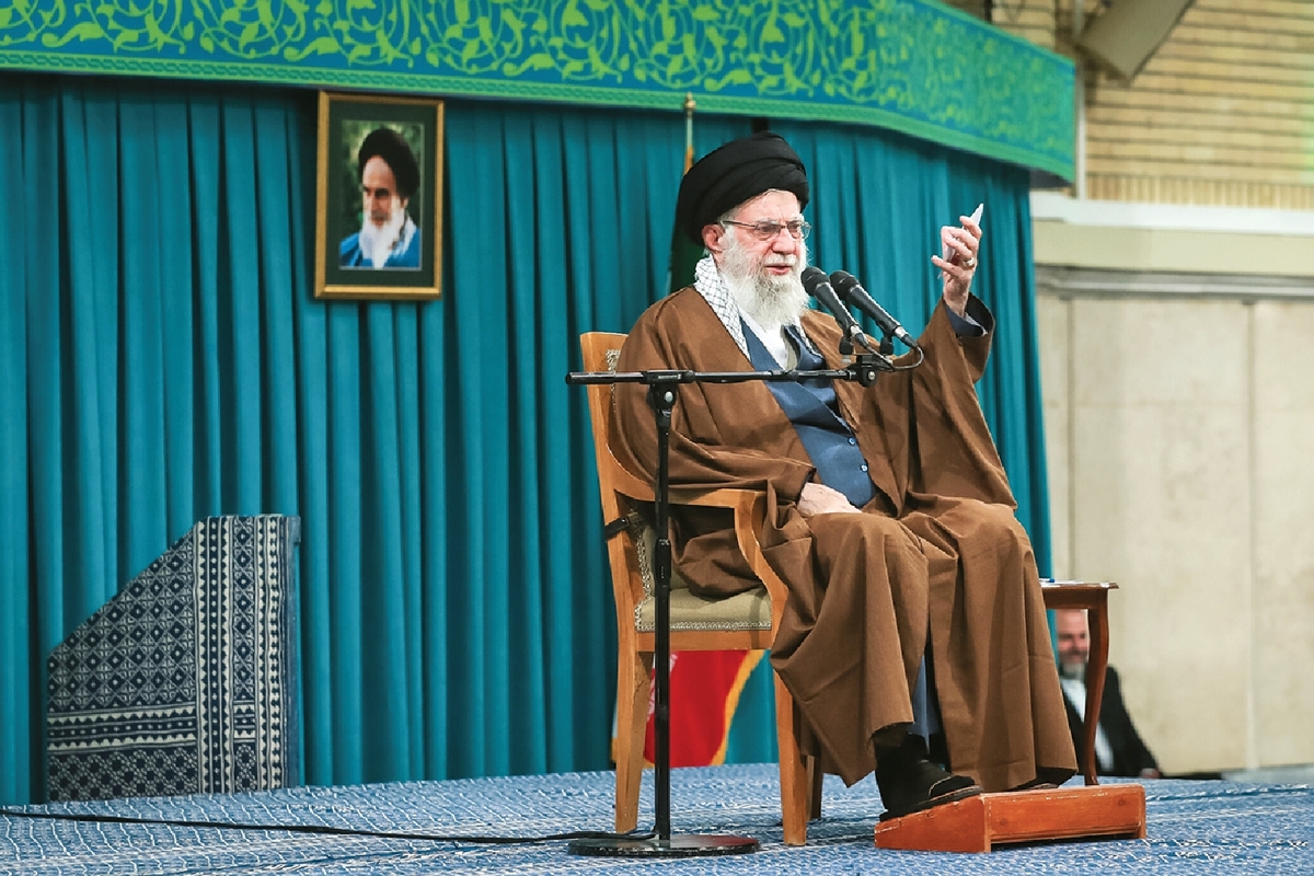 تفکر غلط غرب درباره زن را ترویج نکنید