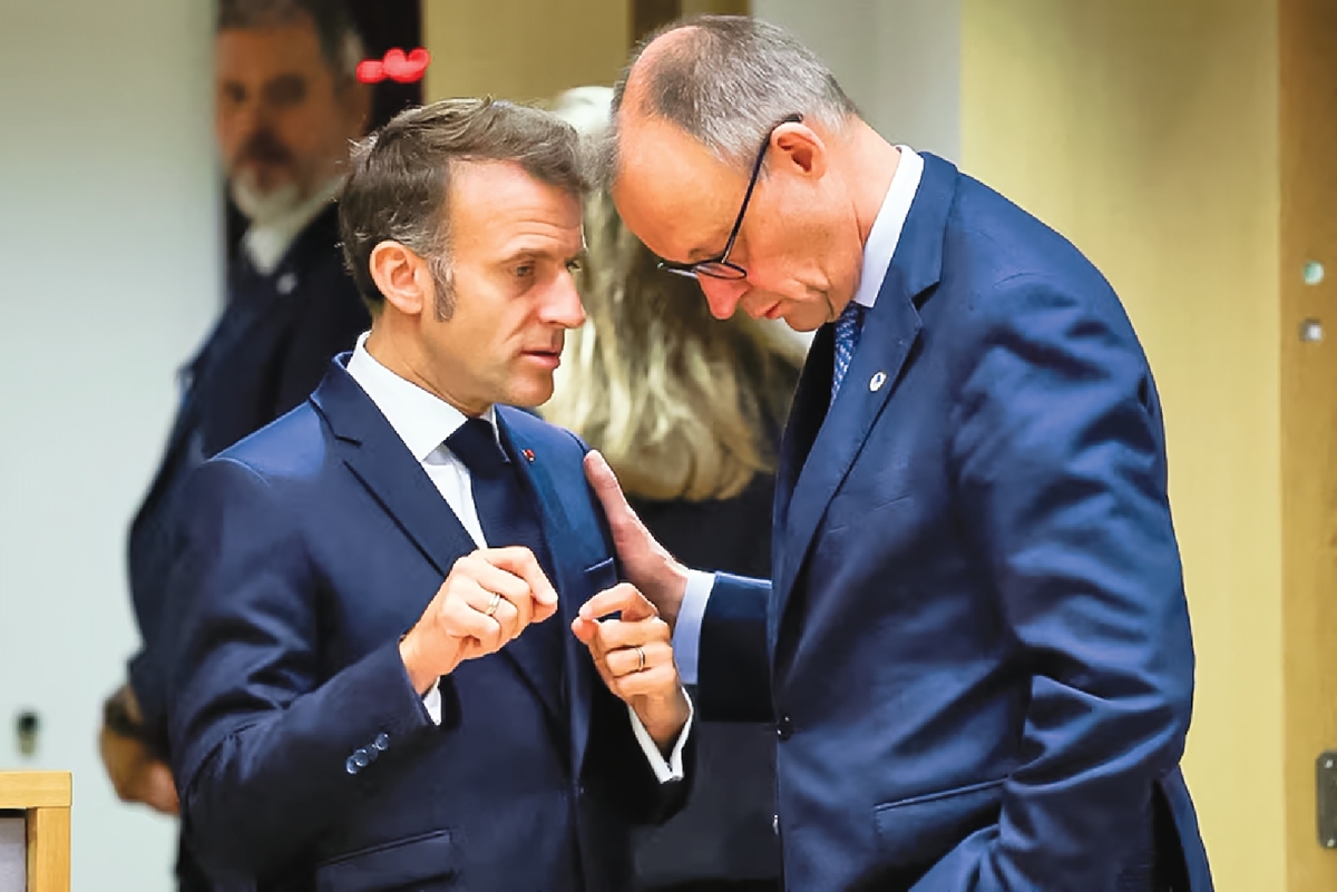 ماکرون: امریکا در شرف خیانت به اوکراین است 