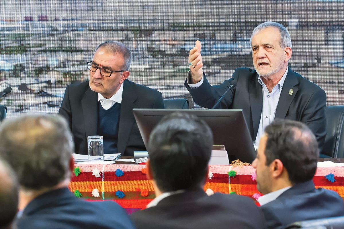 هرجا نگاه به خارج باشد کار پیش نمی‌رود