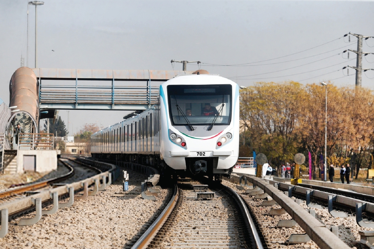 سوت قطار ملی در گوش آلودگی هوای تهران