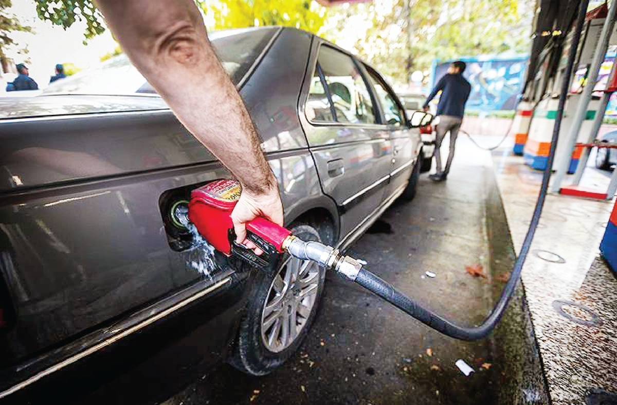 اتصال سهمیه بنزین به کارت بانکی راهکار غیر قیمتی توقف قاچاق سوخت