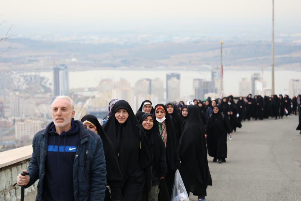 گردان‌های کوثر بسیج به قله‌های تهران صعود کردند