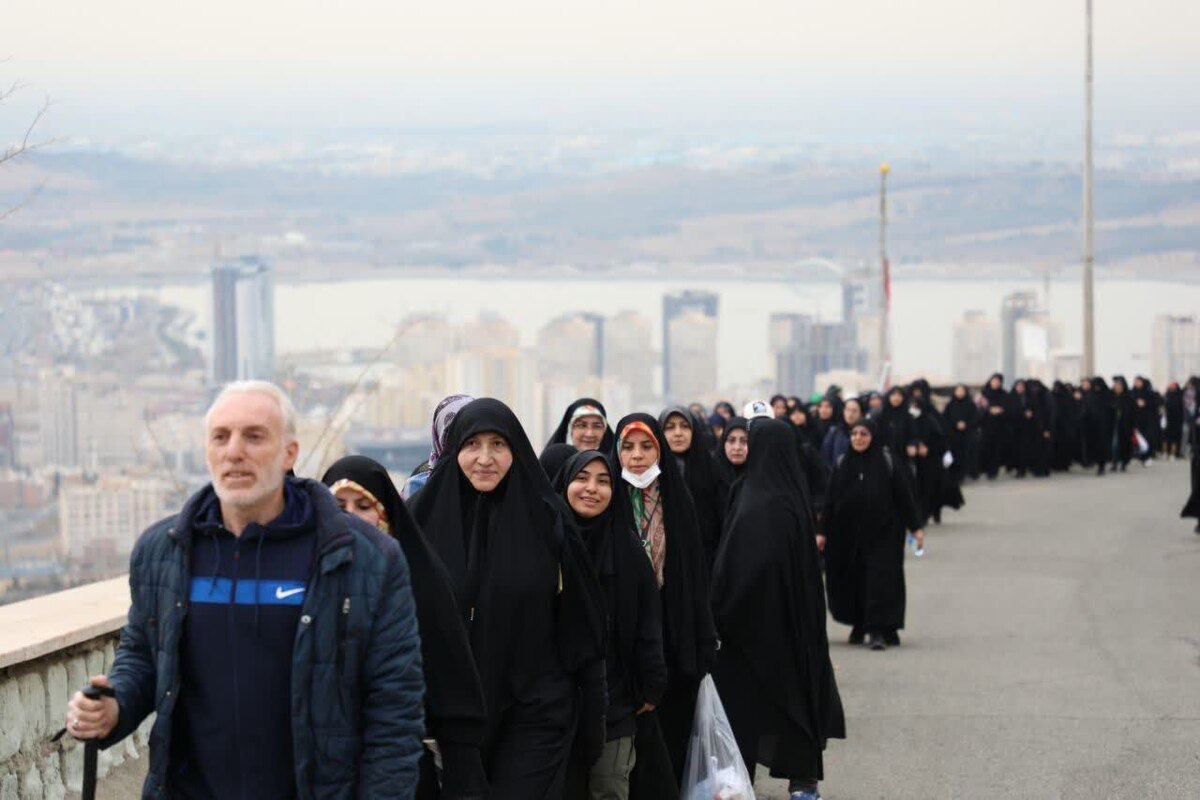 گردان‌های کوثر بسیج به قله‌های تهران صعود کردند