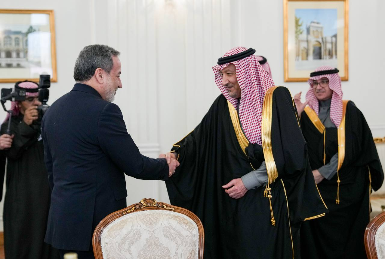 تاکید وزیرخارجه ایران بر تحکیم روابط با کشورهای همسایه از جمله عربستان تاکید وزیرخارجه ایران بر تحکیم روابط با کشورهای همسایه از جمله عربستان