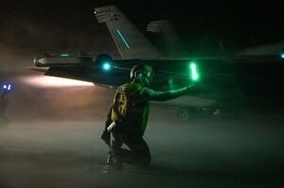 نیروی دریایی آمریکا پرواز جنگنده‌های اف-۱۸ را نزدیک ونزوئلا تایید کرد