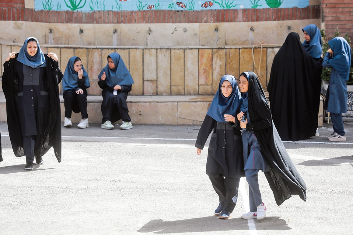 وزیر: هنوز قاجاری آموزش می‌دهیم