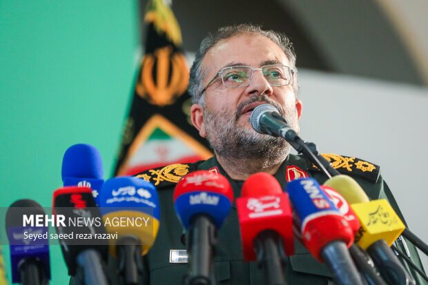 افتتاح ۳۰ مرکز درمانی و واگذاری ۱۱۰ واحد مسکونی با حضور سردار سلیمانی