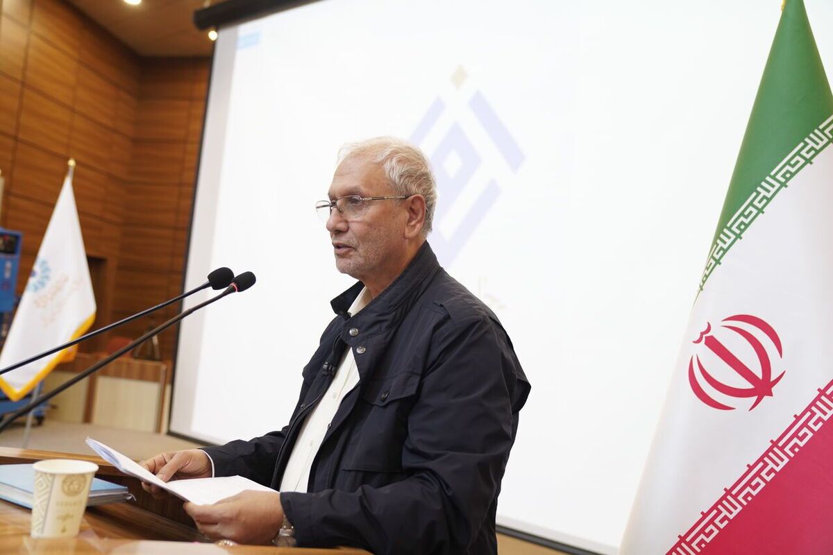 هنر به عنوان یک میانجی اجتماعی در کنار رنج‌ها و آلام مردم بوده و هست